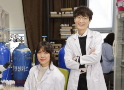 (왼쪽) 기윤희 연구원, 김지형 연구원