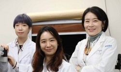 (왼쪽) 황양선 석사, 송유향 박사, 이승희 교수