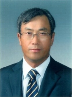 윤순길 교수