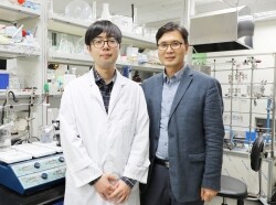 (왼쪽) 이병준 석박통합과정생, 유종성 교수