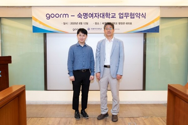 (왼쪽부터) 주식회사 구름의 김현화 이사와 숙명여대 오중산 대학혁신단장 (사진: 숙명여대 제공)