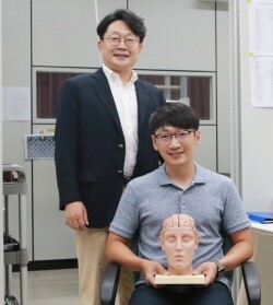 DGIST 지능형로봇연구부 안진웅 책임연구원(왼쪽), 진상현 전임연구원