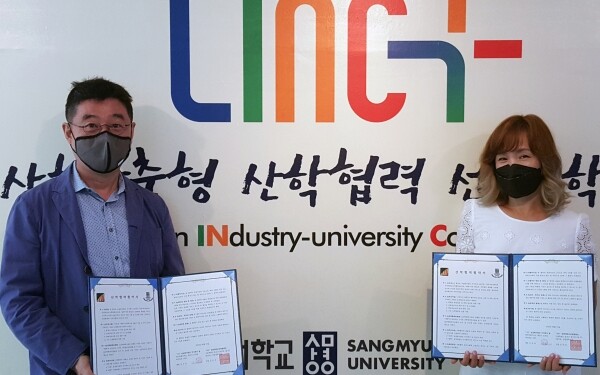 (왼쪽부터) 양종훈 디지털이미지연구소장, 김은숙 대표 (사진: 상명대 제공)