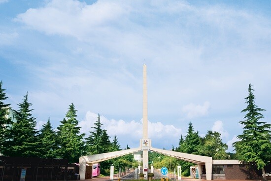 강릉원주대학교가 교육부, 고용노동부, 한국직업능력개발원, 한국산업인력공단이 공동으로 주최한 2020년 인적자원개발 우수기관 인증(Best HRD) 사업에서 공공부문 최우수기관 인증(2020년 ~ 2022년)을 획득했다. (사진: 강릉원주대 제공)