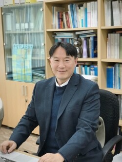 우정헌 교수