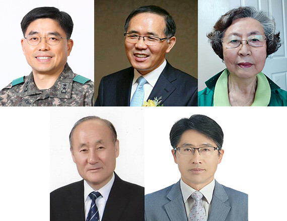 한남대학교는 17일 ‘제16회 자랑스러운 한남인상’ 수상자 5명을 선정, 발표했다.(윗줄 왼쪽부터)신희현 사단장, 김영호 이사장, 박행순 교수, (아랫줄 왼쪽부터)이성오 목사, 신영환 국장. ﻿