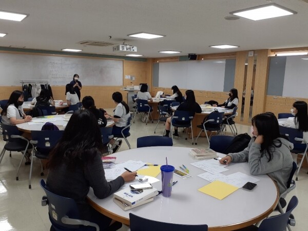 건양대 군사경찰대학은 18일 건양대 논산 창의융합캠퍼스에서 논산여상 재학생을 대상으로 진로체험 프로그램을 진행했다.