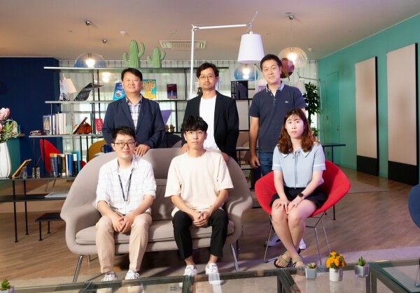 (우측 상단부터) UNIST 곽상규 교수, 양창덕 교수, 한국에너지기술연구원 김동석 박사, 최인우 연구원,  UNIST 정민규 연구원, 고은민 연구원. (사진=UNIST 제공)