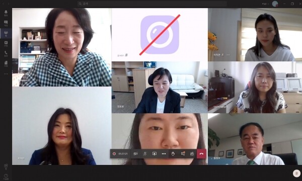 와이즈유 미용예술학과가 지난달 21일 디오네 뷰티바이블 미용연구소의 박미은 대표를 초청해 ‘향과 셀프 블렌딩’을 주제로 화상 세미나를 열었다. (사진=와이즈유 제공)