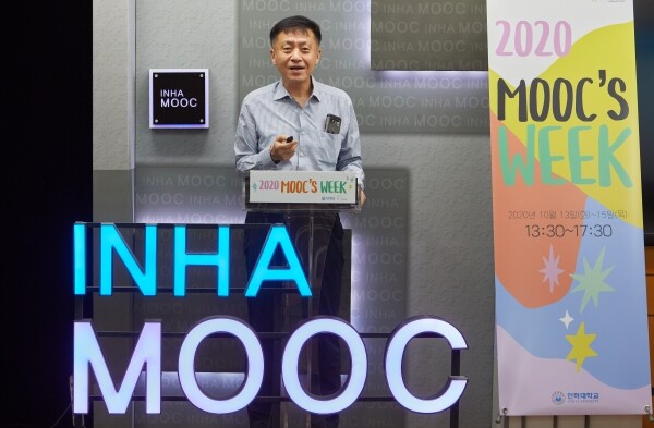 인하대 의과대학 이훈재 교수가 13일 유튜브를 통해 ‘2020 MOOC’s 위크’ 특강을 하고 있다.