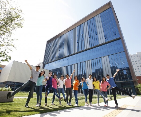 영남이공대학교는 지난 13일 수시 1차 신입생모집 원서접수 마감 결과 정원내 1,788명 모집에 8,473명이 지원해 평균 4.74대 1의 경쟁률을 기록했다. (사진=영남이공대 제공)