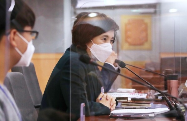 15일 정부서울청사에서 개최된 환경교육 정책대화에 참석한 유은혜 부총리 겸 교육부장관. (사진=교육부)