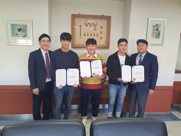조선대 스포츠산업학과 박준석, 장태영, 류준선 씨가 ‘대한민국 스포츠산업 고도화 아이디어 공모전’에서 장려상을 수상했다.