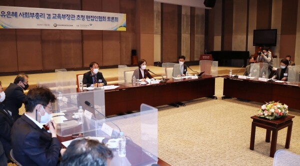 2일 서울 중구 프레스센터에서 열린 한국신문방송편집인협의회 주최 ‘사회 및 교육정책 토론회’ 모습.