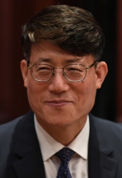 이용일 교수