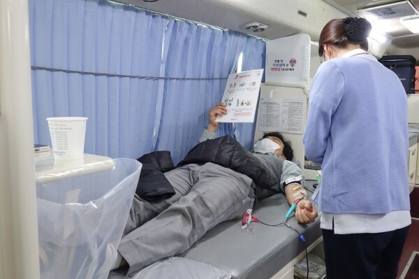 광주대학교는 지난 13일 학교 학생회관 앞에서 대한적십자사 광주전남혈액원과 함께 단체헌혈 봉사를 진행했다. (사진=광주대 제공)