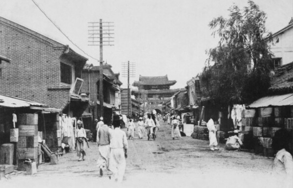 1910년대 평양거리와 대동문.