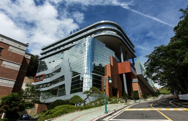 용인송담대학교 대학일자리센터는 컨설턴트 취업역량강화를 위해 지난 9일부터 6차례에 걸쳐 비대면 ‘전국 대학일자리센터 컨설턴트 역량강화 교육’에 참여했다. (사진=용인송담대 제공)