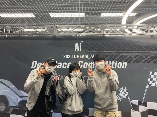조선대 학부생들이 아마존웹서비스 회사 AWS 지정 자율주행 분야 ‘드림 AI 딥레이서 경진대회’에서 1위를 수상했다. 사진=조선대 제공