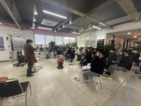 전남대 건축디자인학과가 국내외 유명 건축 전문가들을 초청해 특강을 열고 있다. 사진=전남대 제공