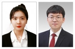 (사진 왼쪽부터)융합보안공학과 박새롬 교수, 통계학과 김영훈 교수