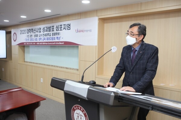광운대 2020학년도 대학혁신사업단 성과발표 심포지엄에서 광운대 유지상 총장이 환영사를 하고 있다. (사진=광운대 제공)