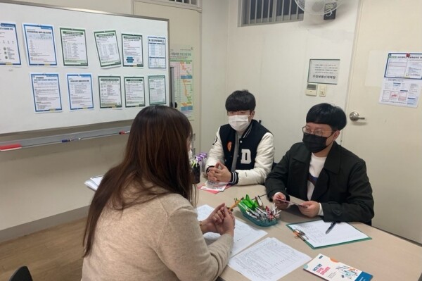 대구대 단과대학 진로취업상담실 학생 취업 상담 장면