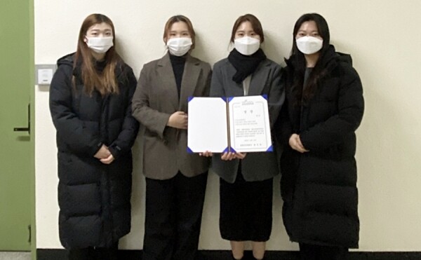 ‘국제이벤트 대국민 아이디어 공모전’에서 동상을 수상한 광주대 호텔관광경영학부 (왼쪽부터)차슬비·박수하·김민지·안다빈 씨. 사진=광주대 제공
