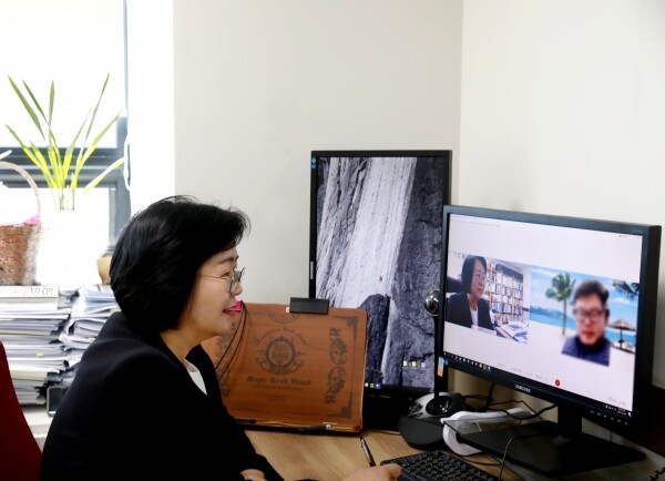 김영혜 교수가 실시간 화상상담을 진행하고 있다. 사진=원광디지털대 제공