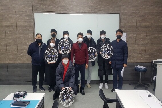 용인송담대학교는 대학 메이커 스페이스(YSC 창작공감 랩)에서 총 11회에 걸쳐 진행한 2020학년도 드론 조립 정비 과정(드론정비사 2급 취득과정)을 지난 16일 마무리했다. 사진=용인송담대 제공