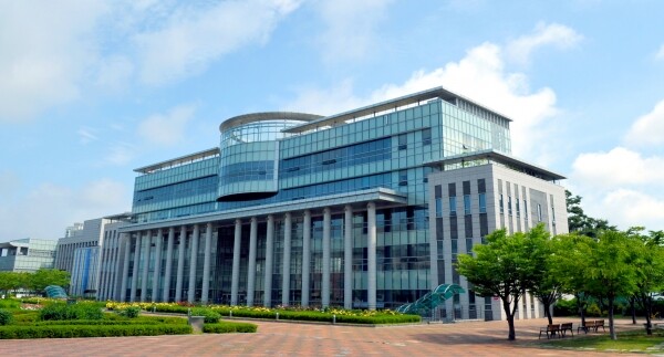 인천대학교는 지난 19일 2020년도 IPP형 일학습병행 사업 실습 우수학생 및 우수기업을 시상했다. 사진=인천대 제공