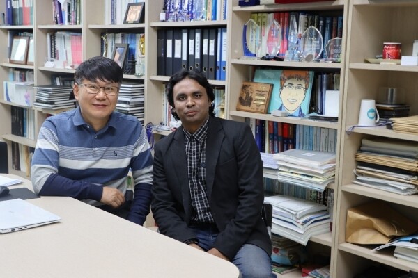 박재영 교수(좌)와 살라우딘(Md. Salauddin) 박사(우). 사진=광운대 제공