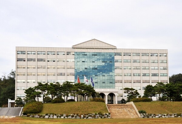 극동대 본관. 사진=극동대 제공