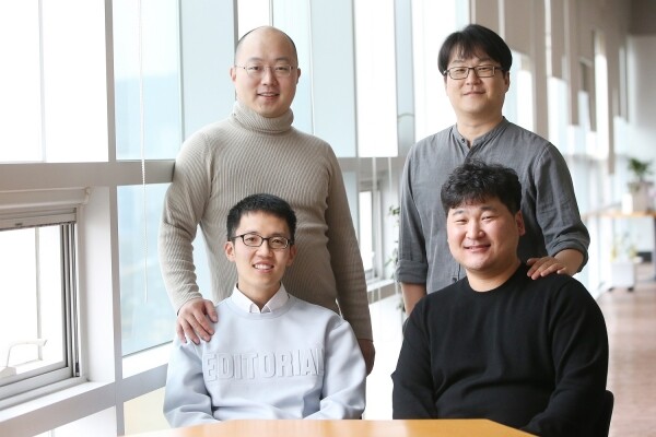 (왼쪽 위부터 시계방향으로) KAIST 물리학과 박용근 교수, 생명과학과 김찬혁 교수, 생명과학과 이영호 박사, 물리학과 이무성 박사과정 학생.