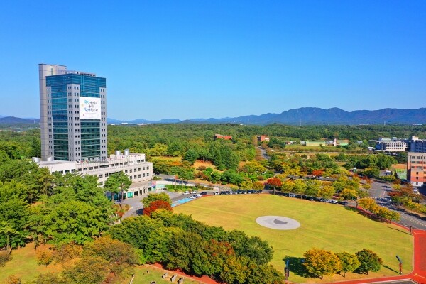 대구대학교가 고용노동부가 주최하고 한국사회적기업진흥원이 주관하는 ‘사회적기업가 육성사업’ 창업지원기관에 최근 선정됐다. 대구대 성산홀. 사진=대구대 제공