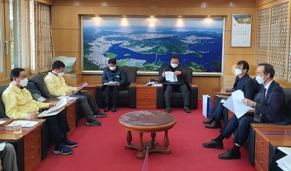 창원대가 창원시와 동반성장을 위한 업무회의를 창원시청에서 진행했다.