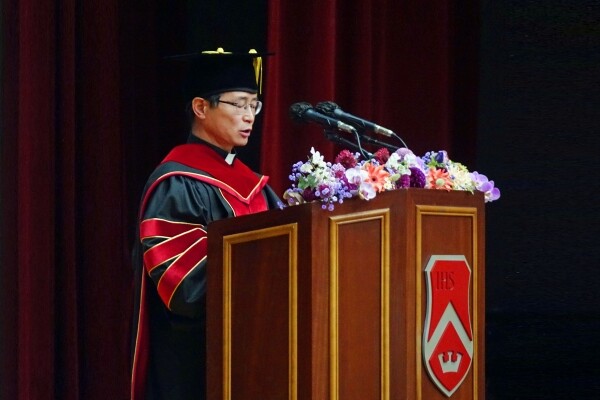 23일 서강대 제16대 심종혁 총장이 취임식에서 서강대 도약의 힘찬 첫 발걸음을 강조하고 있다. 사진=서강대 제공