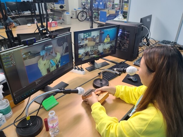 경상국립대가 지난해 비대면으로 진행한 '음악교육과 칼림바' 진로탐색 및 체험 프로그램 모습. 사진=경상국립대 제공