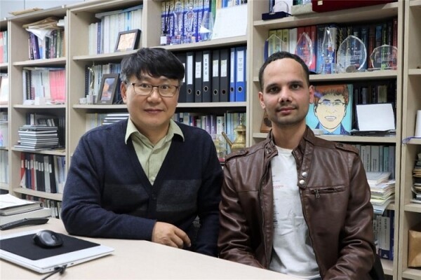 박재영 교수(좌)와 수딥 박사과정. 사진=광운대 제공
