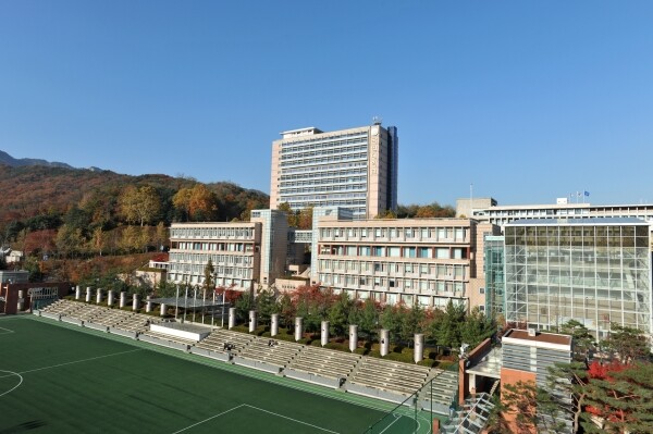국민대학교가 미래 핵심기술로 부상한 인공지능(AI) 분야에 대한 연구와 교육을 총괄하는 KMU 인공지능센터(KMU AI Center)를 총장 직속 기구로 설립했다. 국민대학교 전경. 사진=국민대 제공
