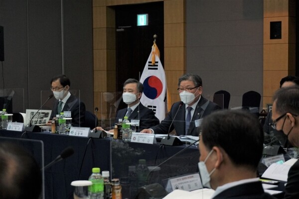 충북대학교가 주관하는 전국 국·공립대학교 총장협의회가 15일 청주 그랜드프라자 호텔에서 열렸다. 김수갑 총장이 전국 국·공립대학교 총장협의회에서 발언하고 있다. 사진=충북대 제공