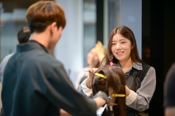 동주대 미용계열 실습 모습. 사진=동주대 LINC+사업단 제공