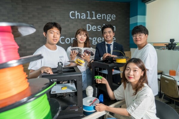 산업체 현장실습에 참여하고 있는 동서울대학교 학생들