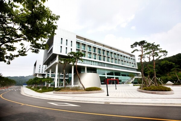 영진전문대 본관 전경. 사진=영진전문대 LINC+사업단 제공