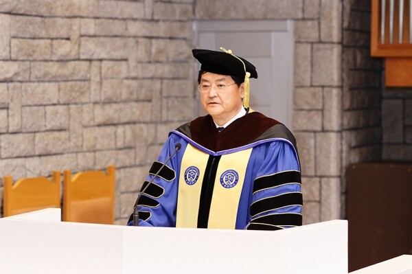 연세대 창립 136주년 기념식에서 서승환 총장이 창립기념사를 발표하고 있다. 사진=연세대 제공