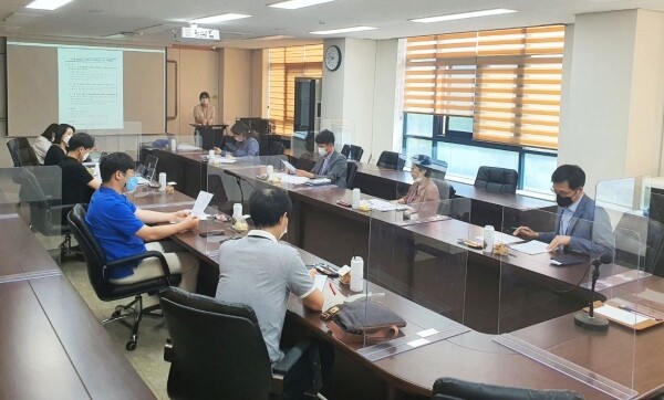 강남대 산학협력단이 10일 개최한 ICT를 활용한 지역현안 문제해결 사업기획 회의 모습. 사진=강남대 제공