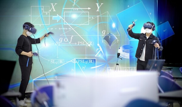 경희대 공과대학은 ‘CAD/CAM’ 수업에 VR을 도입해 강의를 진행하고 있다. 사진은 ‘CAD/CAM’ 강의 모습. 사진=경희대 제공