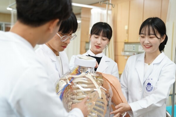 간호학과 학생들의 임상실습 모습. 사진=전북과학대 제공