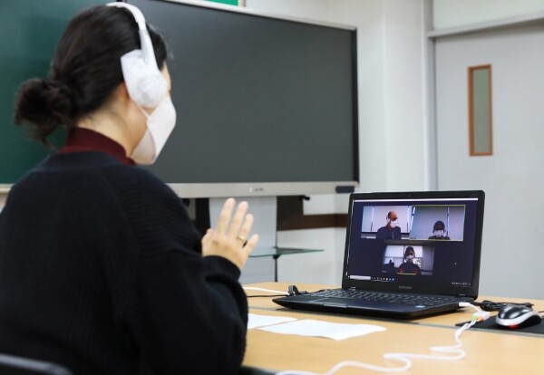 지난해 실시한 한남대 비대면 면접 모습. 위 사진은 기사의 특정한 내용과 관련 없음. 사진=한남대 제공