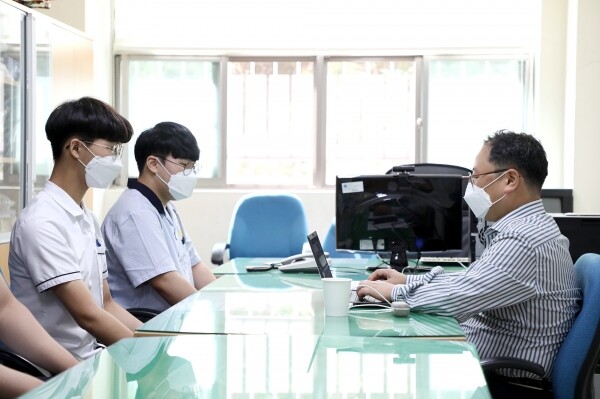지난 7일 대구·경북지역 고교생들은 스태츠칩팩코리아와 대면 면접을 진행했다. 사진=영남이공대 제공